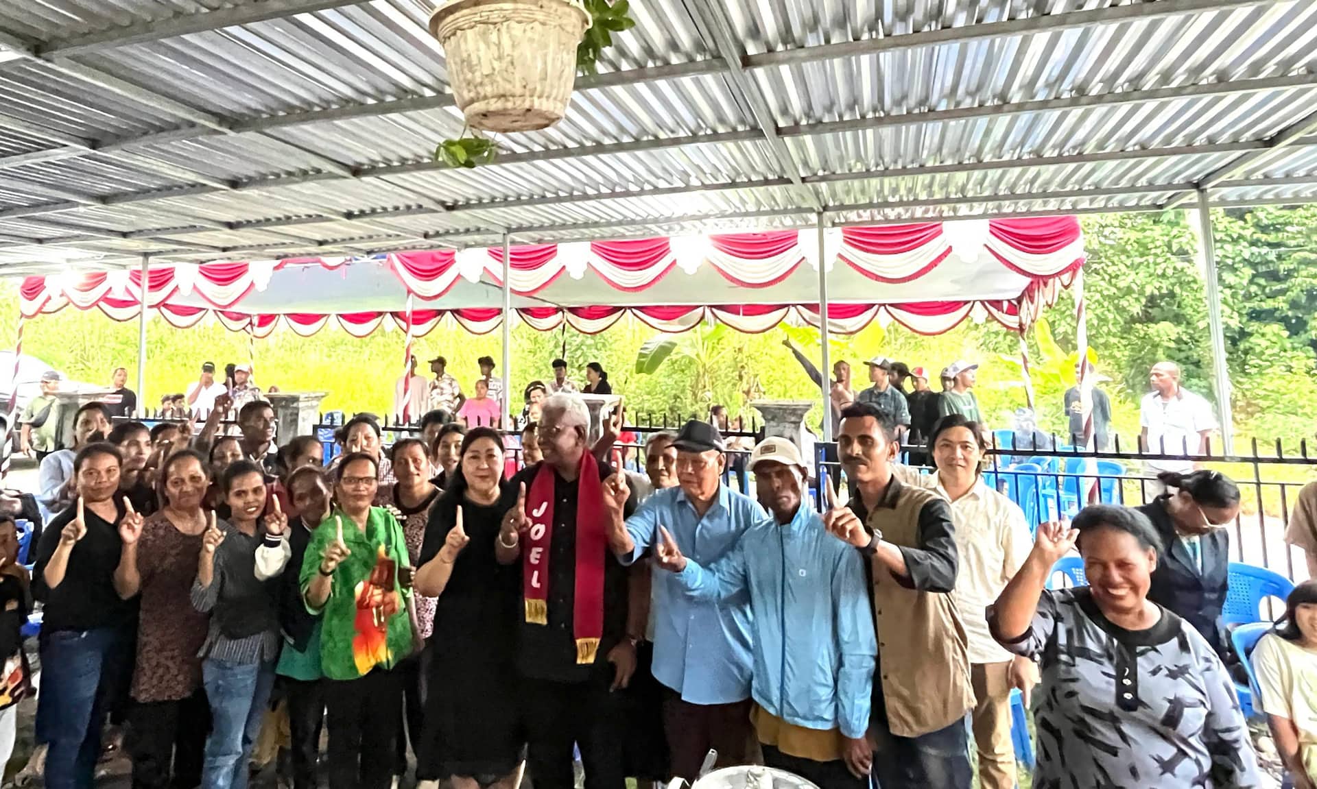 Ilustrasi berita Mimika: Keluarga Ohoirenan Dukung Johannes Rettob - Emanuel Kemong, Jimi Hukum: JOEL Miliki Visi Yang Jelas, Dekat Dengan Rakyat serta Berpengalaman
