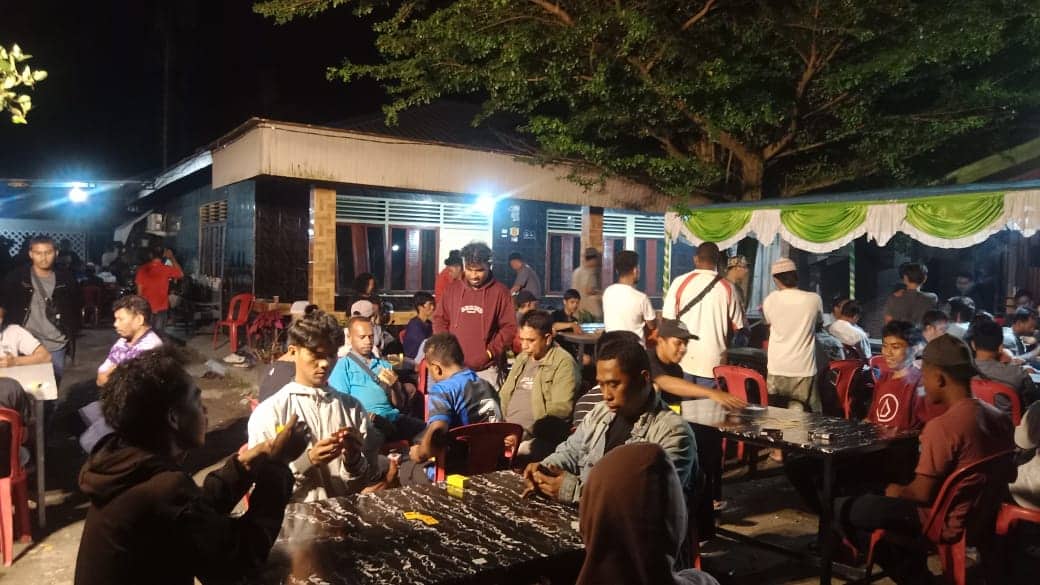 Ilustrasi berita Mimika: Lomba Gaple yang Digelar Pendukung Johannes Rettob - Emanuel Kemong Diikuti Ratusan Peserta