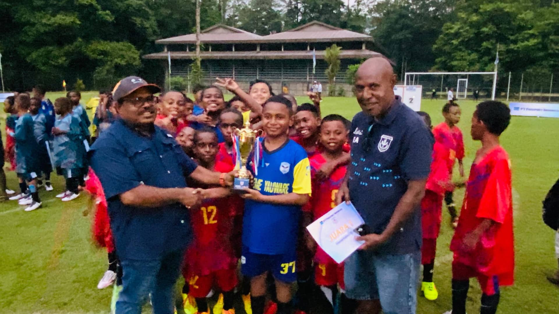 Ilustrasi berita Mimika: Turnamen Sepakbola Persemi Cup U-10 dan U-11 Sukses Digelar, Jaring Bakat Anak-anak Mimika Usia Dini