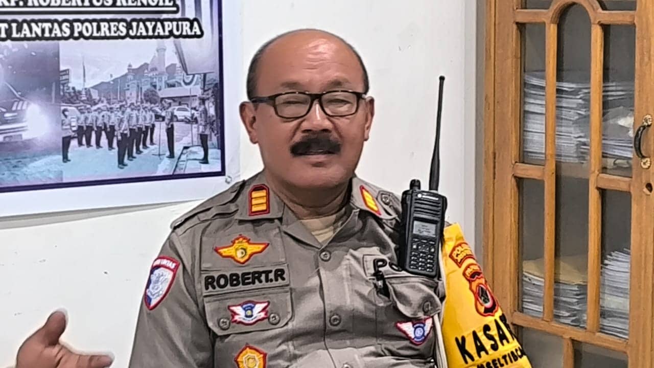 Ilustrasi berita JAYAPURA: Polisi Ingatkan Pengendara Sepeda Motor dan Mobil Tidak Gunakan Plat Palsu, Kedapatan Diproses Pidana