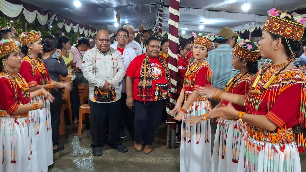 Ilustrasi berita Mimika: Dihadiri Ribuan Warga, Posko Solata Samratulangi Ujung Diresmikan, Rombe Reru: Relawan JOEL Adalah Akar Rumput yang Kokoh