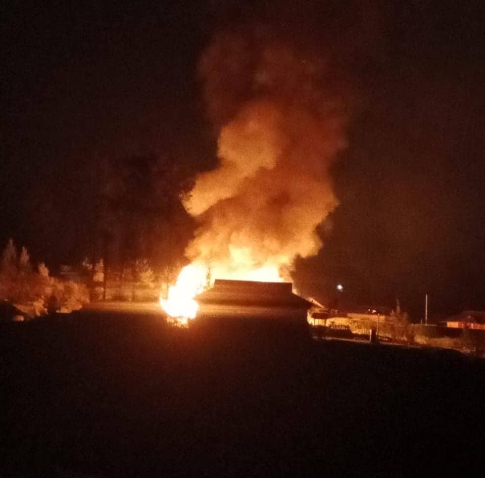 Ilustrasi berita Papua: KKB Puncak Kembali Berulah, Bangunan SMP Sinak Dibakar