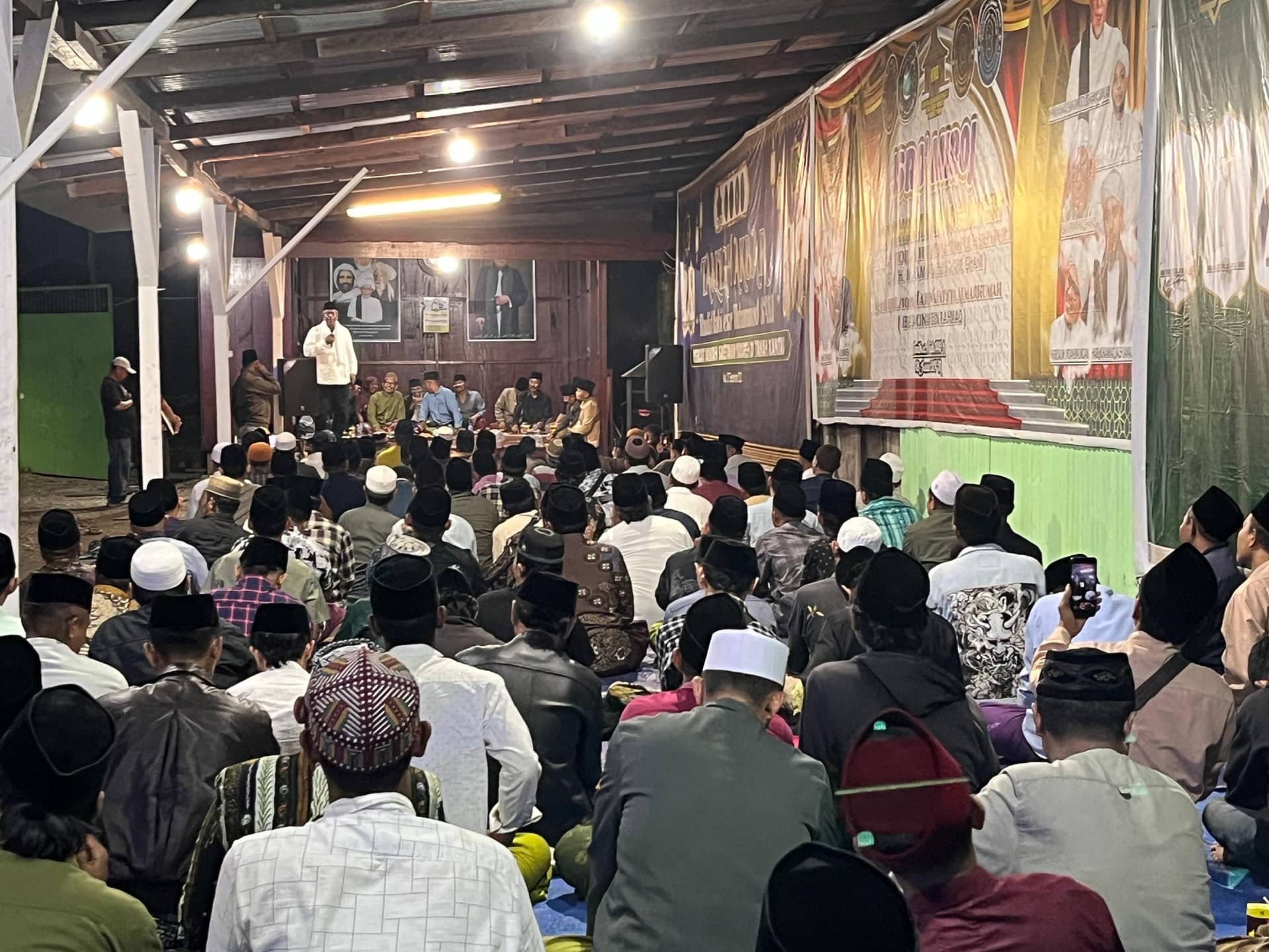 Ilustrasi berita Mimika: John Rettob Sosok yang Sangat Menghargai Umat Muslim, Tadi Malam Seluruh Warga Madura Gelar Doa Shalawat Demi Kemenangan JOEL
