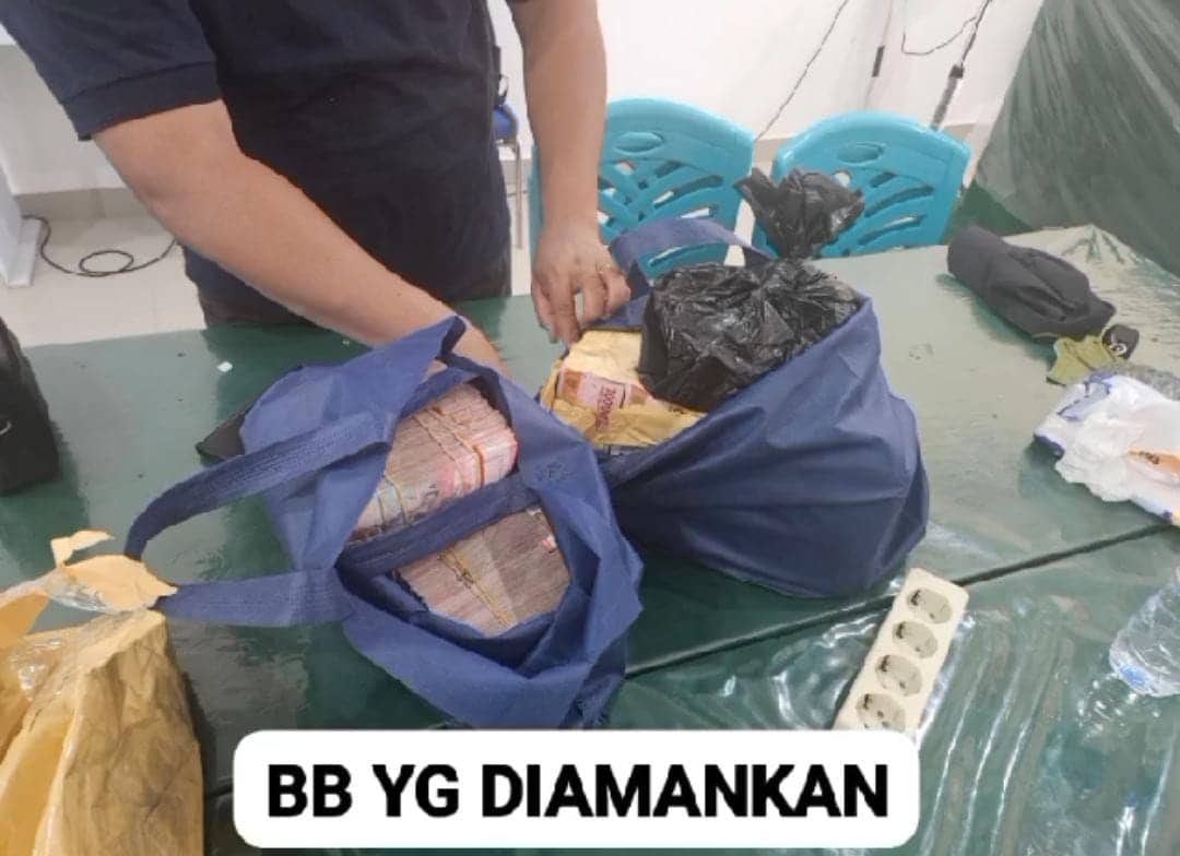 Ilustrasi berita Mimika: Ada Apa ?, Meski OTT dan Amankan Miliran Uang, Bawaslu Mimika Malah Hentikan Pengusutan Dugaan Money Politic Pilkada Mimika