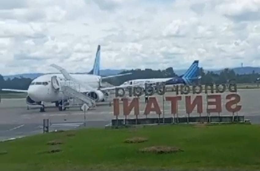 Ilustrasi berita JAYAPURA: Diduga Penumpang yang Teriak Ada Api di Mesin Pesawat Trigana Air Baru Pertamakali Naik Pesawat, Kapolsek Bandara Sentani : Kami Lagi Cari Tahu