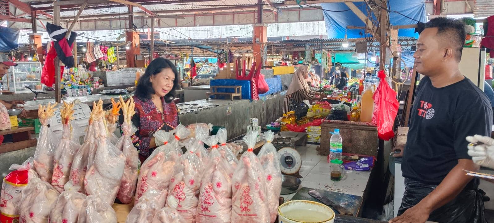 Ilustrasi berita Mimika: Sidak Penjualan Daging Ayam dan Sapi Jelang Natal dan Tahun Baru, drh Sabelina: Kalau Bau dan Berlendir Jangan Dibeli