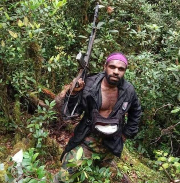 Ilustrasi berita Papua: Di Polisi Resmi Berpangkat Bripda, Masuk OPM Langsung Brigjen, Aske Mabel Langsung Dikutuk Sebby Sambom
