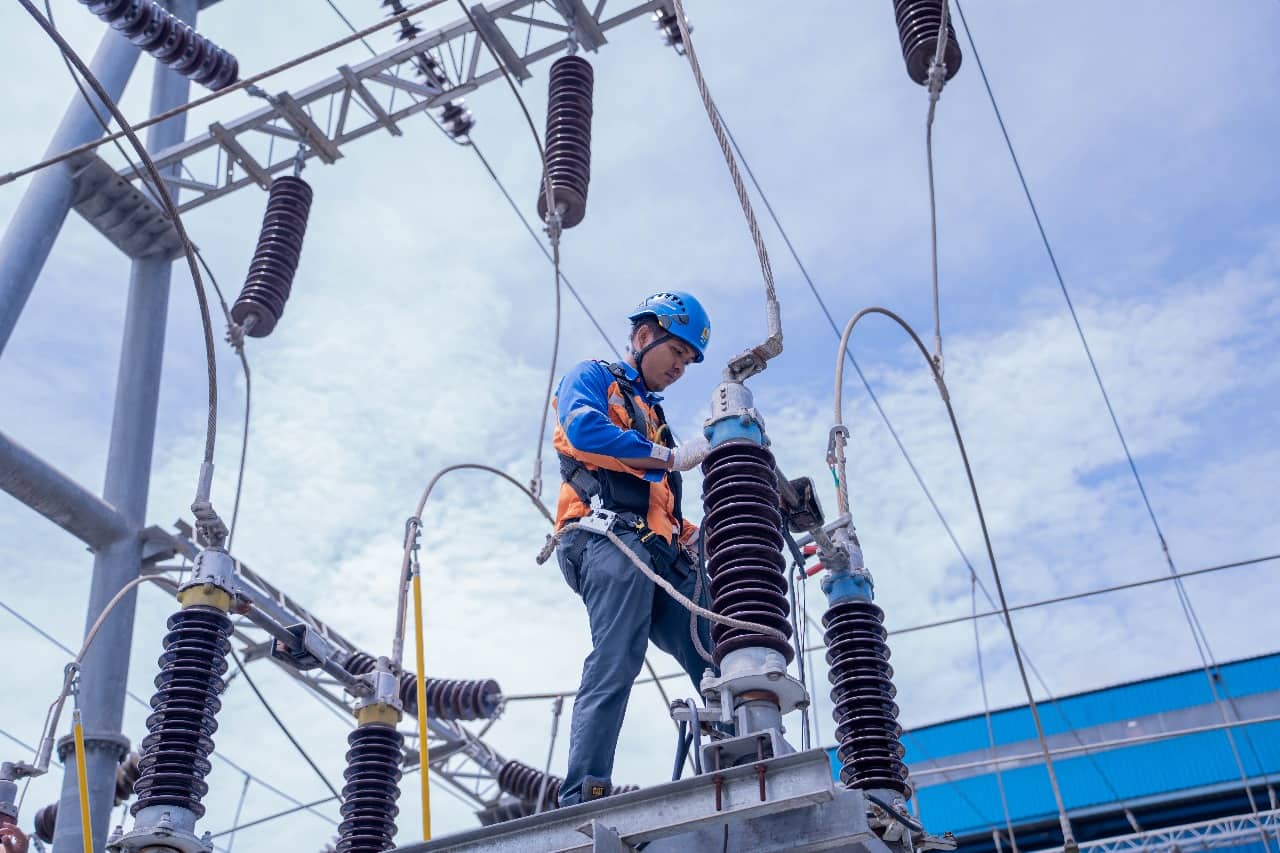 Ilustrasi berita Papua: Pelanggan Diminta Waspada Hadapi Cuaca Ekstrem Jelang Nataru, PLN Bagikan Tips Hindari Bahaya Listrik Saat Bencana