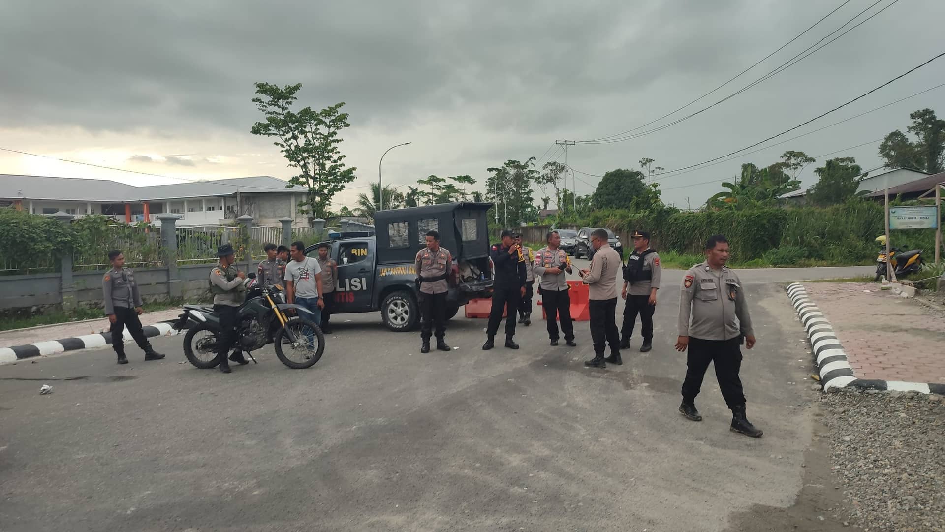 Ilustrasi berita Mimika: Kapolres Mimika Pastikan Jalan Akses Menuju Bandara Mozes Kilangin Aman