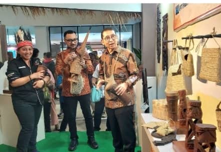 Ilustrasi berita Papua: Dorong Bangun Museum Papua di Timika, Menkebud Buka Festival Noken Lestarikan Warisan Budaya Indonesia