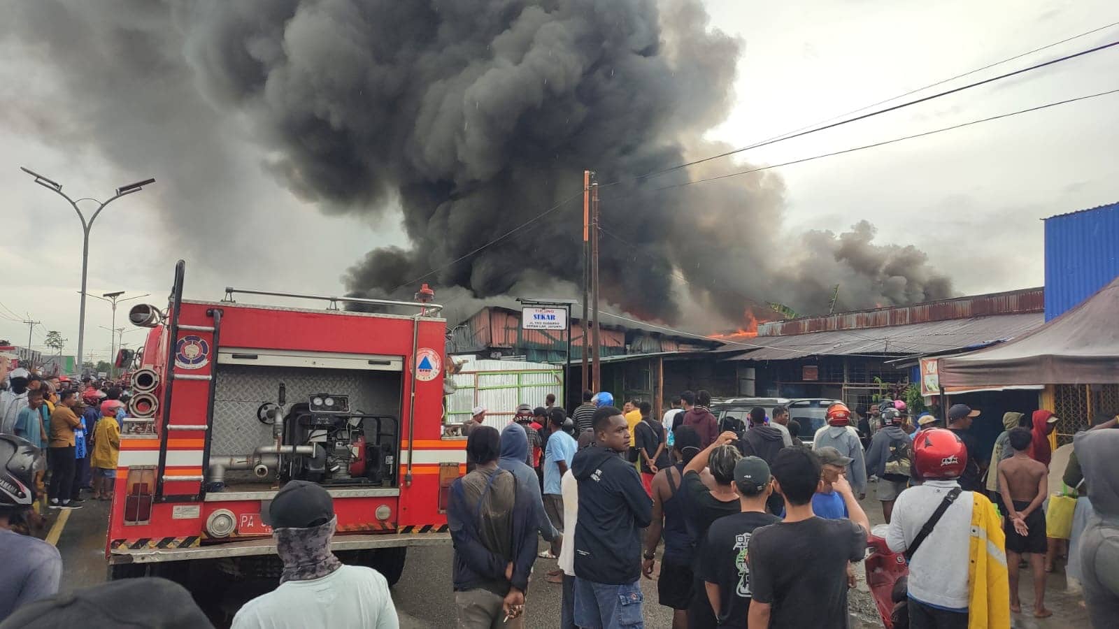 Ilustrasi berita Mimika: Breaking News:Puluhan Tempat Usaha di Depan Lapangan Jayanti Timika Dilahap Api