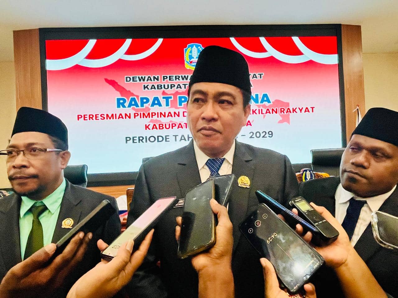Ilustrasi berita JAYAPURA: Ruddy Bukanaung Resmi Jabat Ketua DPR Kabupaten Jayapura Periode 2024-2029