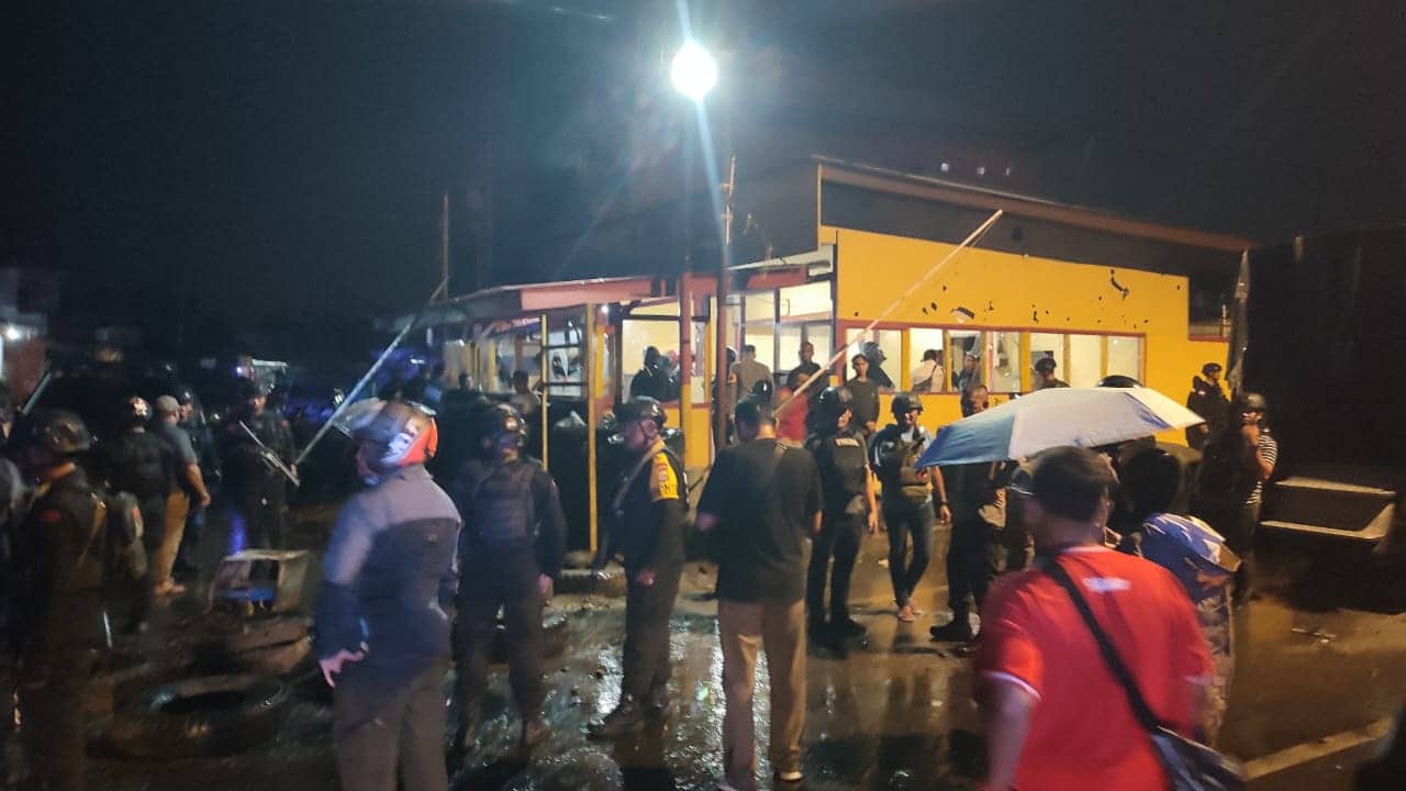 Ilustrasi berita Mimika: Breaking News:Pos Brimob di Gorong-gorong Timika Diserang Sekelompok Orang Mabuk