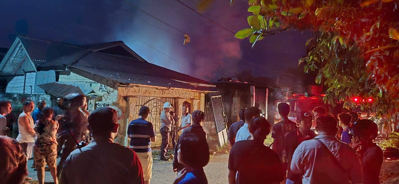 Ilustrasi berita Mimika: Pos Peka dan Satu Unit Rumah di Jalan Kesehatan Timika Dibakar Sekelompok Pemuda