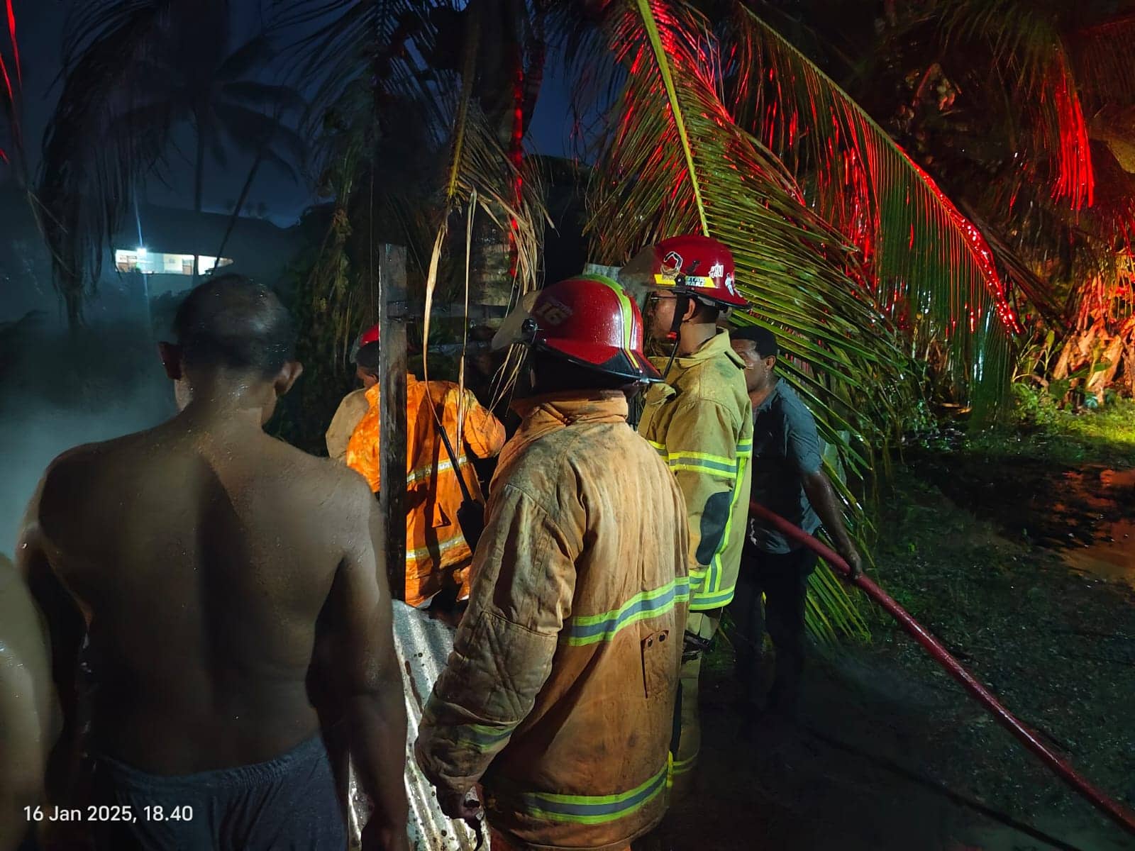 Ilustrasi berita Mimika: Hendak Bakar Limbah Ban, Api Sambar Pohon Kelapa, Tim Damkar Diterjunkan Padam Kobaran Api di SP 1 Timika