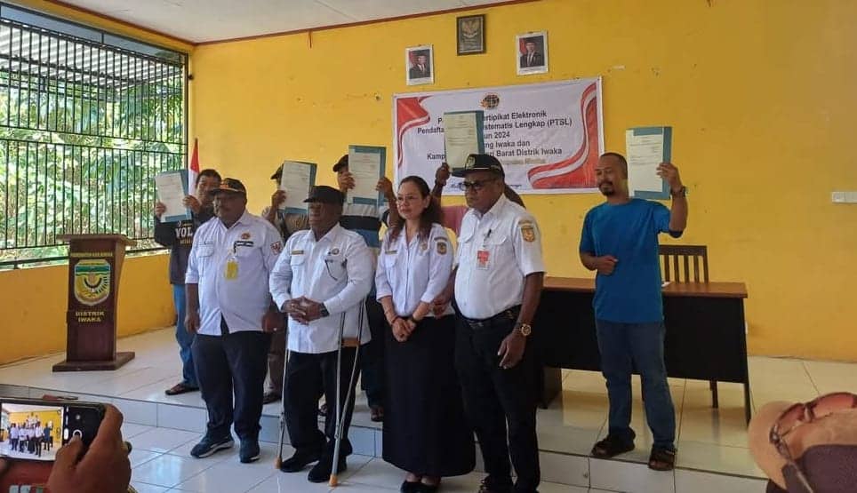 Ilustrasi berita Mimika: 233 Sertifikat PTSL Dibagikan untuk Warga Distrik Iwaka, Sejak Tahun 2024 BPN Mimika Terbitkan Surat Tanah Elektronik