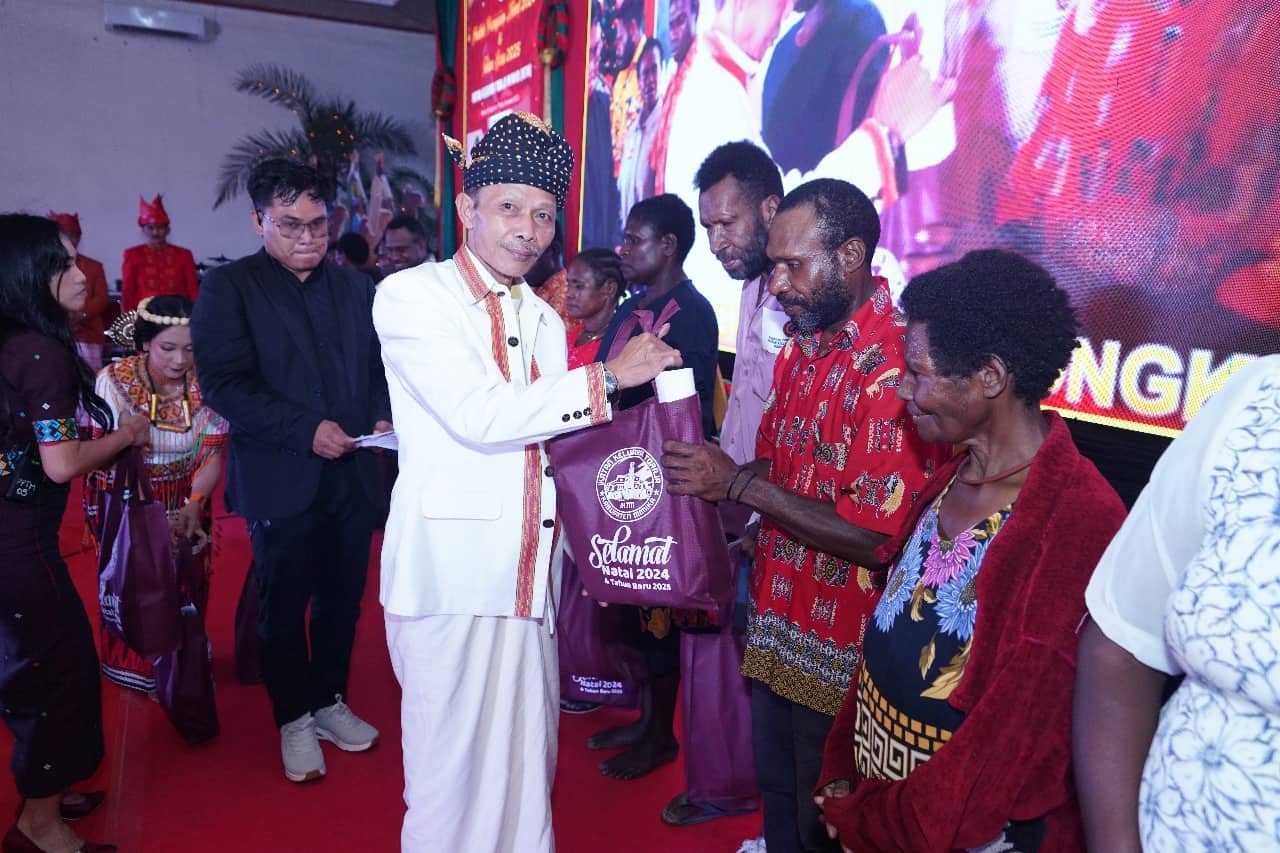 Ilustrasi berita Mimika: Tongkonan Adalah Ibu, Pdt Elvis Saladan Minta Warga Toraja di Mimika Jaga Kebersamaan