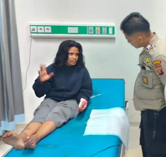 Ilustrasi berita Mimika: Bapak Tiri Bacok Anak Tiri dan Temannya Hingga Luka-Luka