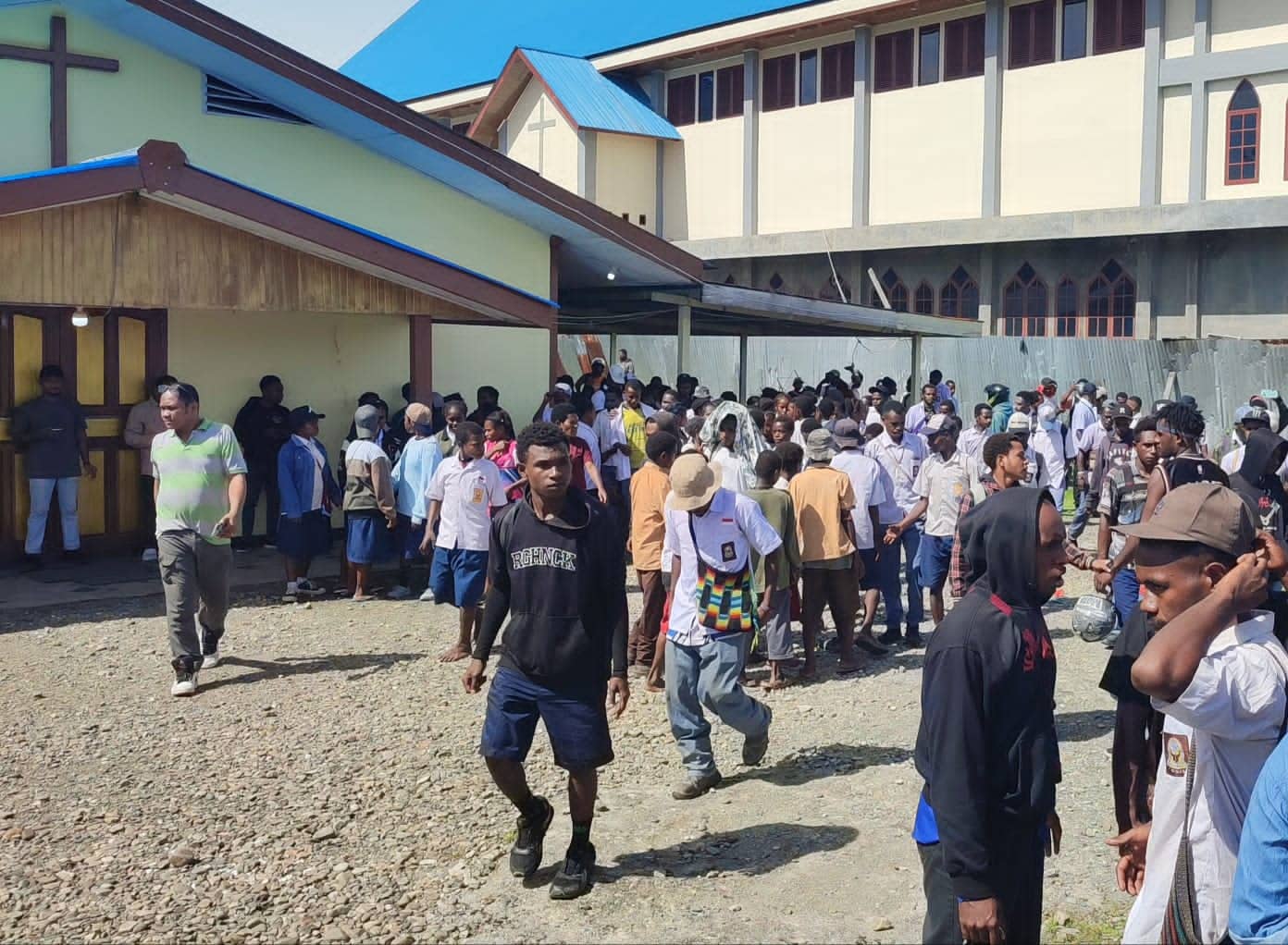 Ilustrasi berita Mimika: Tuntut Sekolah Gratis, Sekelompok Pelajar dan Mahasiswa Gelar Aksi Damai Tolak MBG di Gereja Bahtera Timika