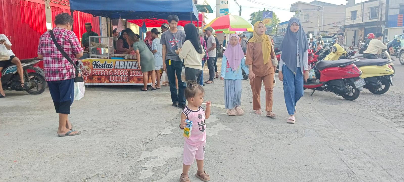 Ilustrasi berita Mimika: Ramadhan Penuh Berkah: Masyarakat Mimika Ramai Belanja Takjil di Hari Pertama Puasa