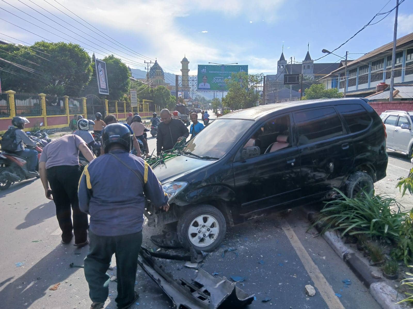 Ilustrasi berita JAYAPURA: Honorer Mabuk, Mobil Avanza Tabrak Tiang Lampu di Sentani