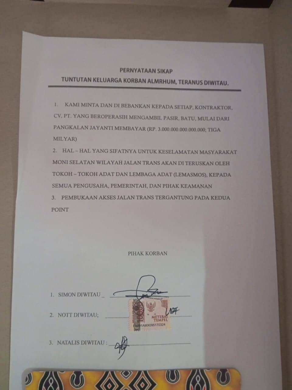 Ilustrasi berita Mimika: Aneh! Keluarga Teranus Diwitau Tuntut Kontraktor Galian C Dibebani Denda Rp 3 Miliar, Warga: Ini Tidak Masuk Akal