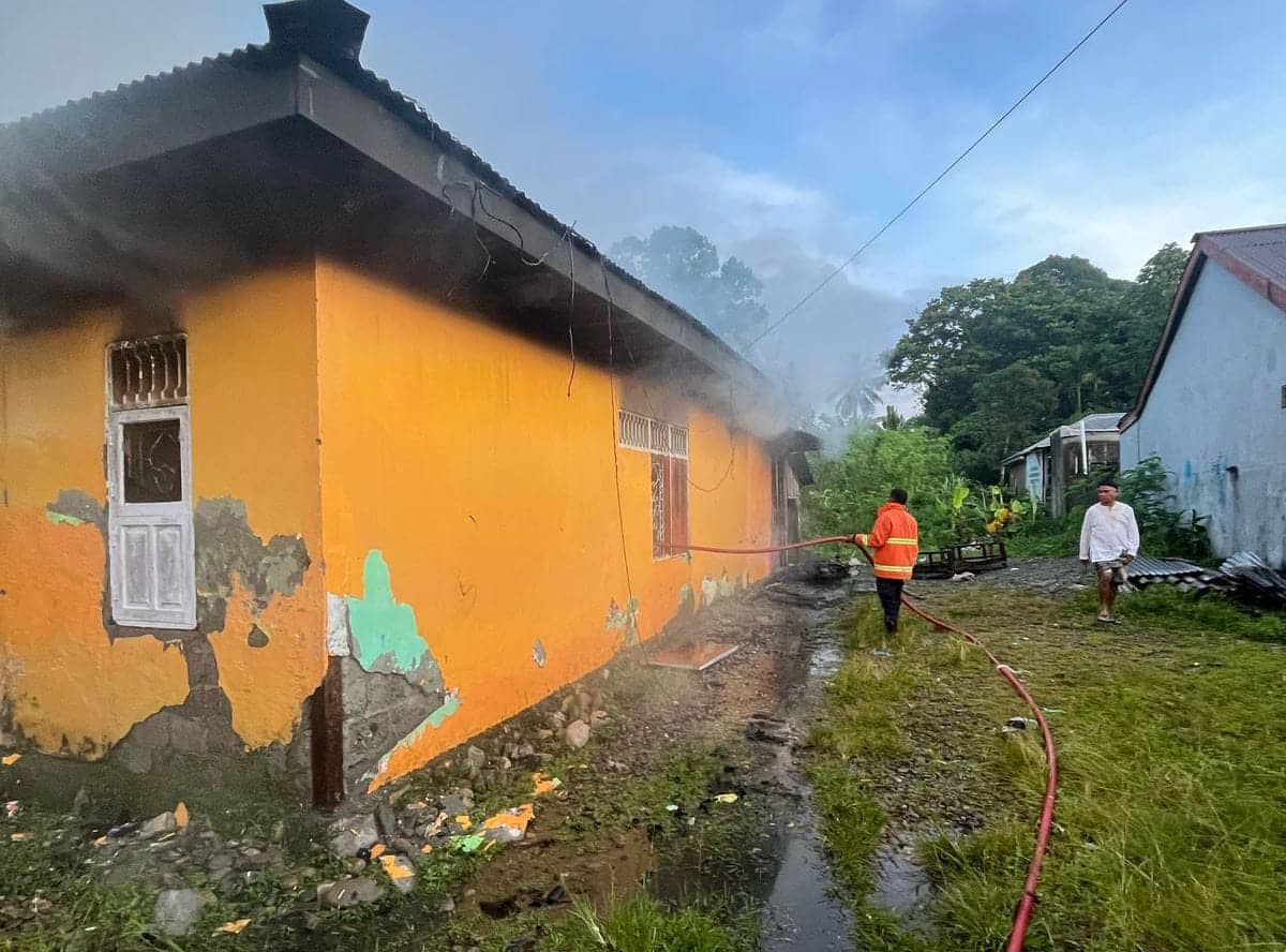 Ilustrasi berita Mimika: Diduga Api dari Sepeda Motor yang Dibakar, Satu Unit Rumah di SP 2 Timika Ikut Terbakar
