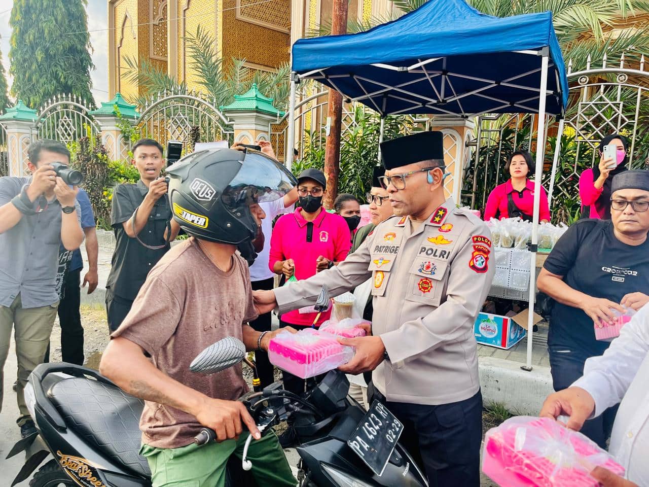 Ilustrasi berita JAYAPURA: Gelar Safari Ramadhan ke Masjid Al-Aqsha Sentani, Kapolda Papua Minta Jemaah Doakan Polri