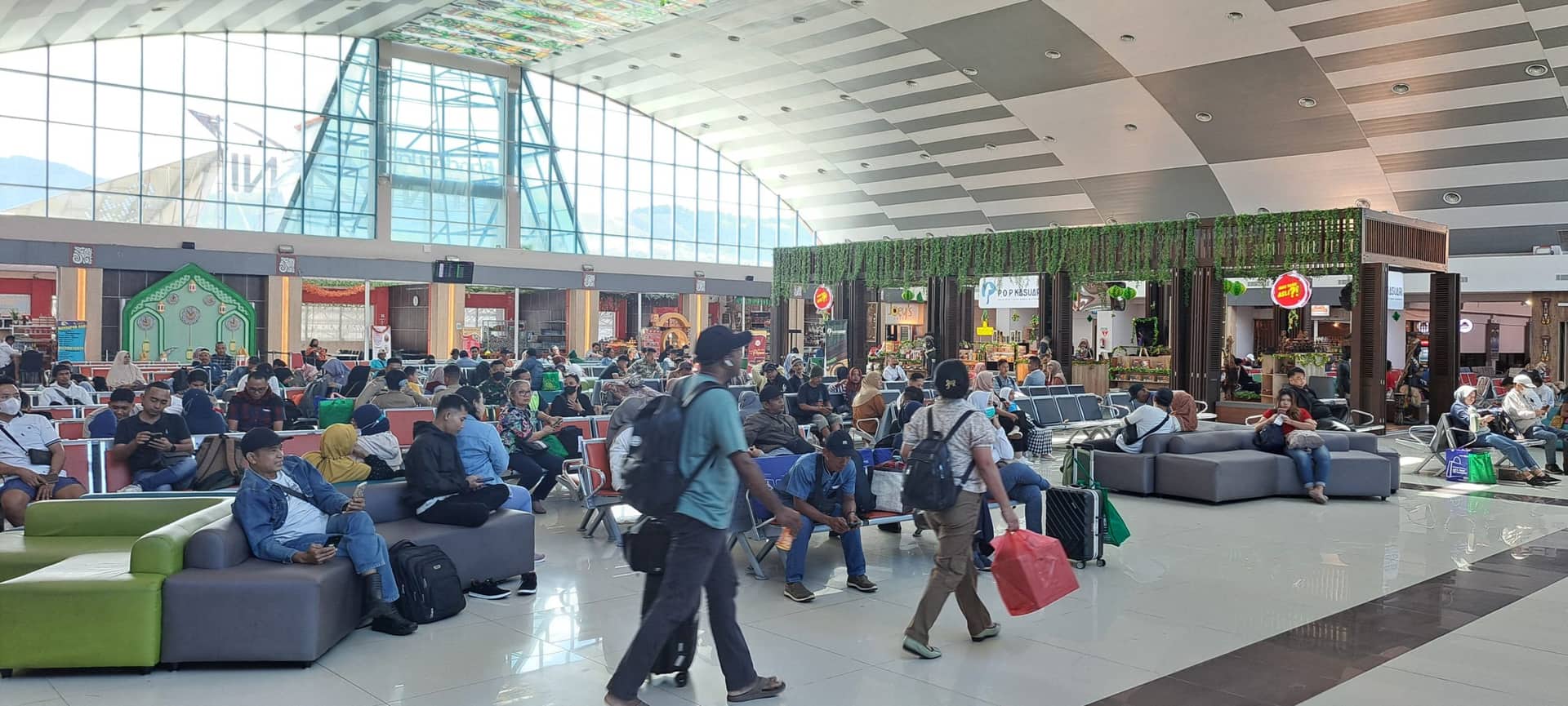 Ilustrasi berita JAYAPURA: Arus Mudik Lebaran 2025 dari Bandara Sentani Mengalami Penurunan