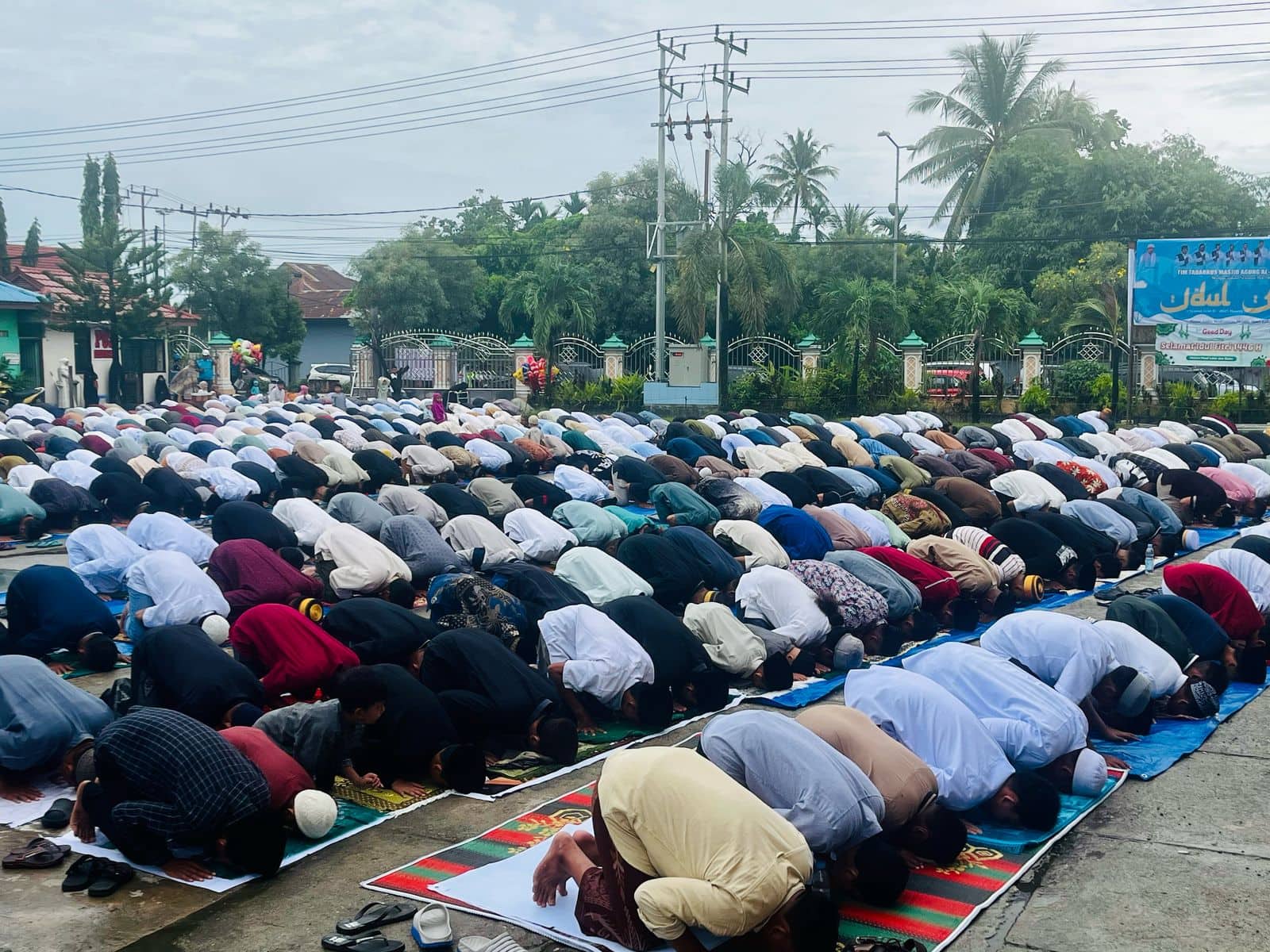 Ilustrasi berita JAYAPURA: Dua Ribuan Umat Muslim di Masjid Al-Aqsha Sentani Laksanakan Sholat Idul Fitri: Pesan untuk Tidak Durhaka pada Orang Tua