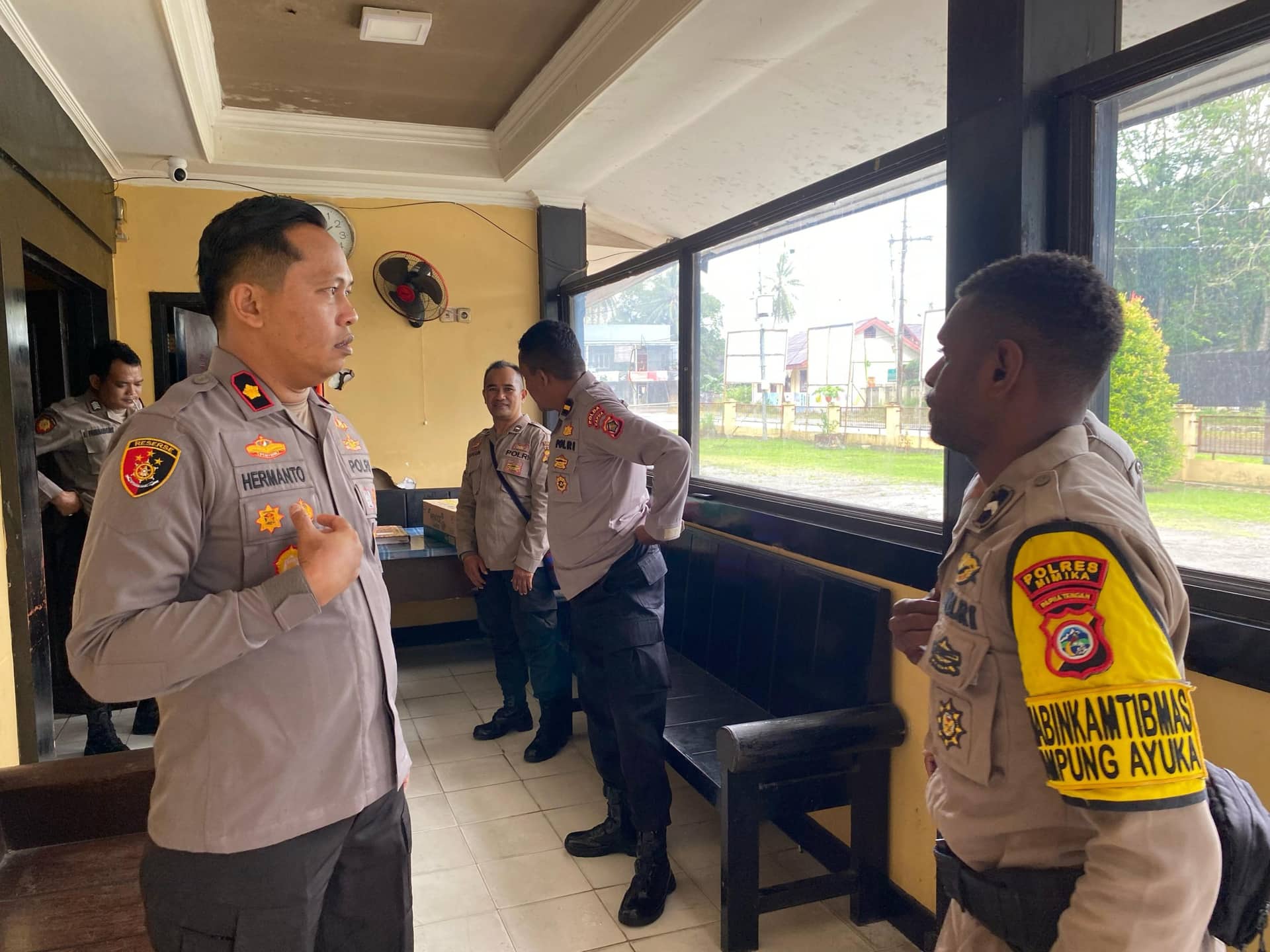 Ilustrasi berita Mimika: Wakapolres Mimika Gelar Inspeksi Pelayanan Masyarakat di Dua Polsek, Begini Hasilnya