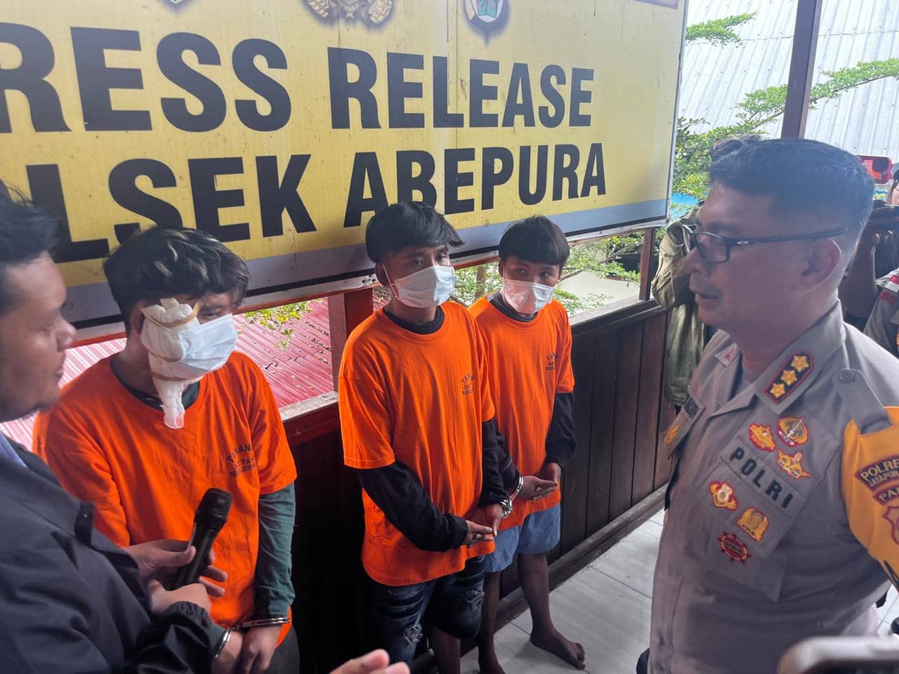 Ilustrasi berita JAYAPURA: Tiga Kakak-Beradik Pelaku Pengeroyokan di Hotel Bunga Jayapura Ditangkap, Dua Diantaranya Residivis Pembunuhan