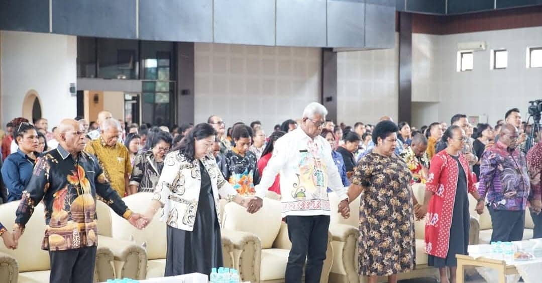 Ilustrasi berita Mimika: Buka Seminar Leader Summit di Mimika, Gubernur Nawipa : Perkuat Spiritualitas dan Integritas Kepemimpinan