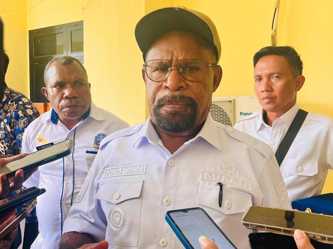 Ilustrasi berita BERITA UTAMA: Bupati Jayapura Yunus Wonda Komitmen Bangun Daerah Mulai dari Kampung