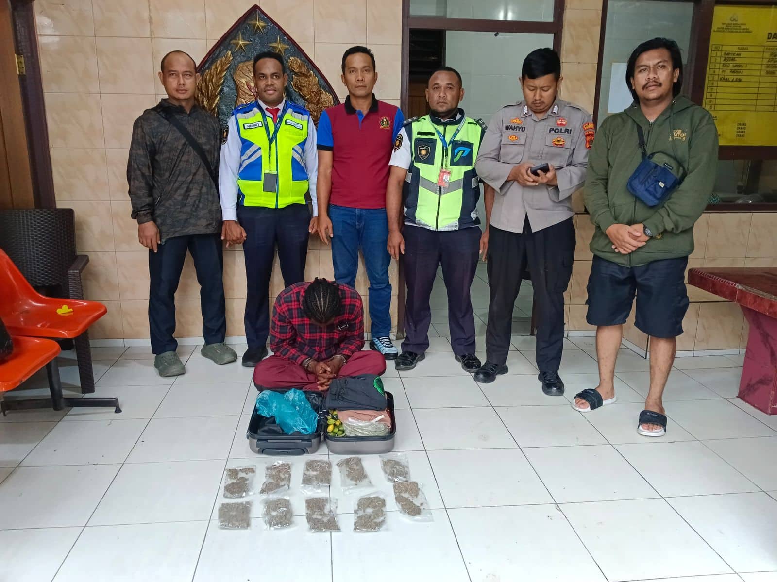 Ilustrasi berita JAYAPURA: Bawa Ganja 10 Bungkus ke Yahukimo, Penumpang Trigana Air Diciduk Polisi di Bandara Sentani