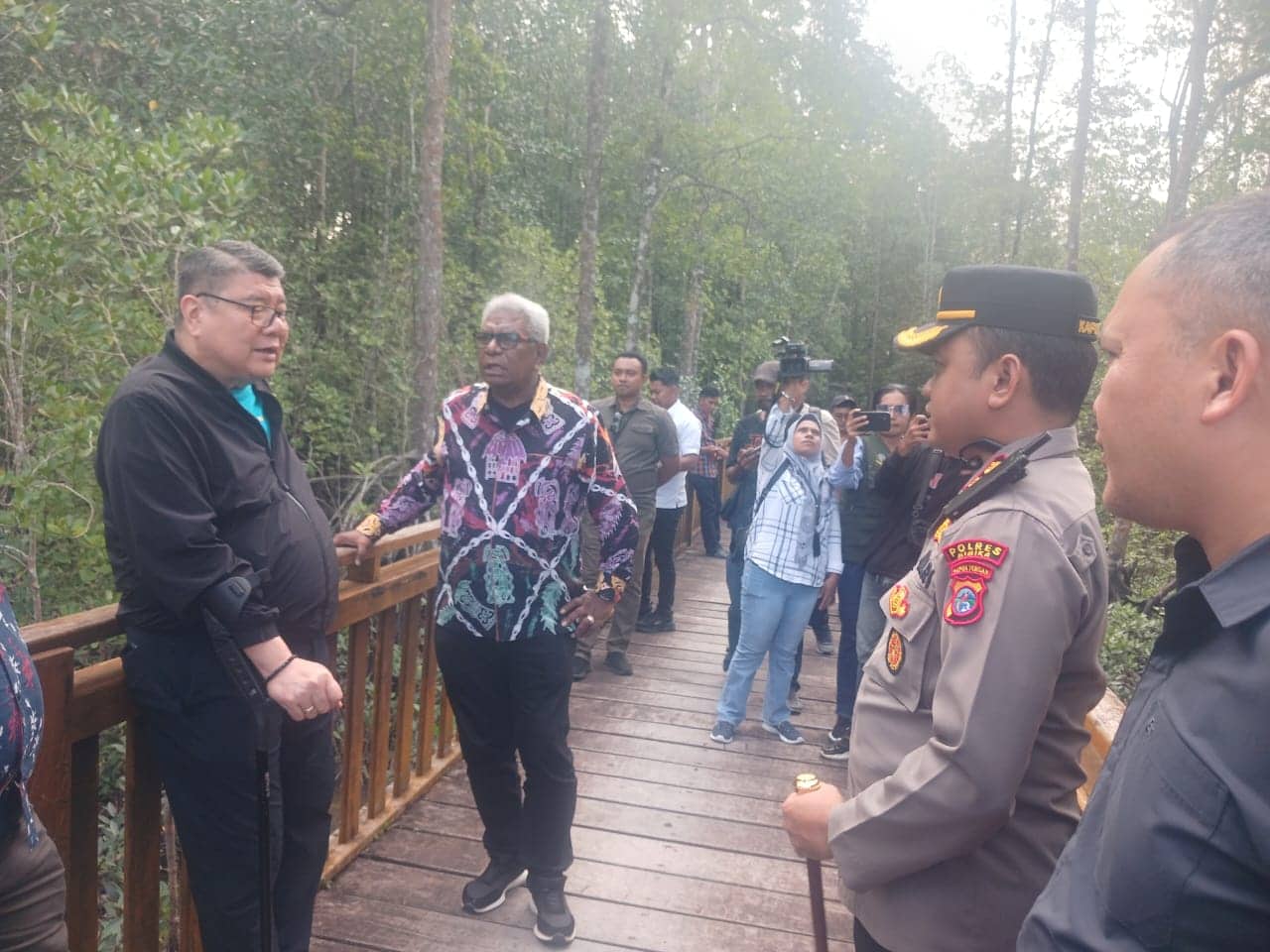 Ilustrasi berita Mimika: Kagum Lihat Mangrove Pomako, Dubes Seychelles : Bupati Mimika Punya Pemikiran ke Depan yang Sangat Bagus