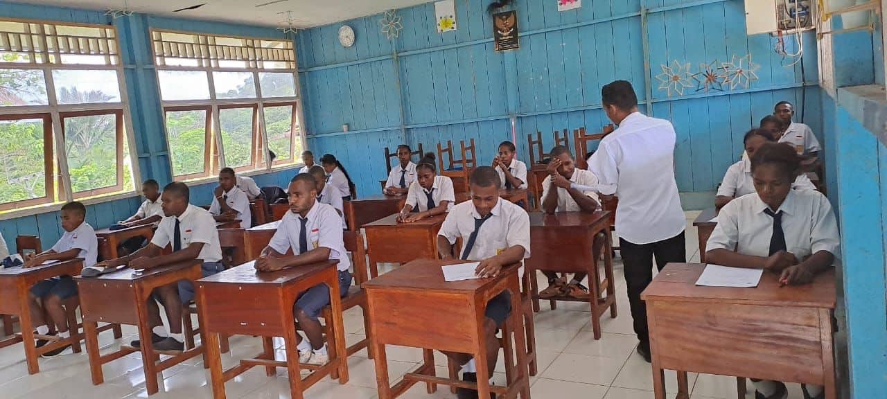 Ilustrasi berita JAYAPURA: 3.500 Lebih Siswa SMP di Kabupaten Jayapura Ikuti Ujian Sekolah, Ijazah Dikeluarkan Secara Elektronik