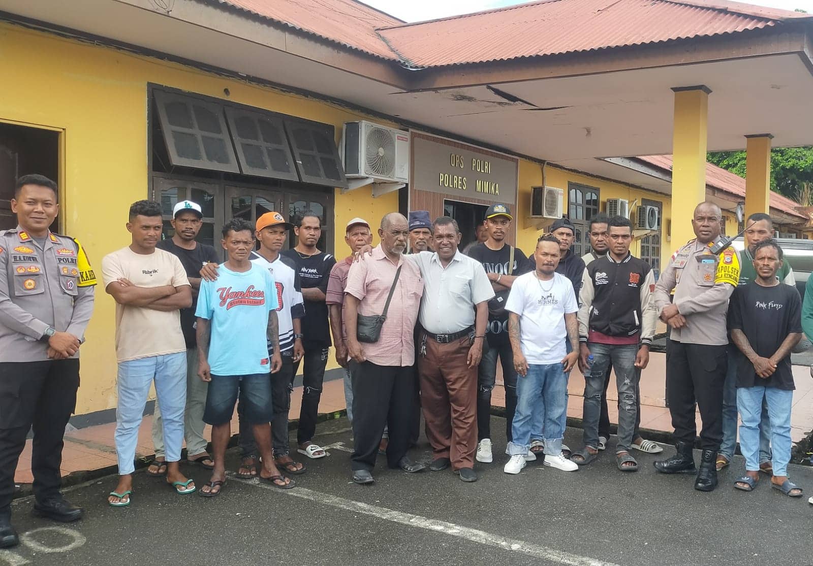 Ilustrasi berita Mimika: Ternyata Ini Penyebab Pembakaran Camp Pendulang di Tanggul Timur Mile 32, Berakhir Damai
