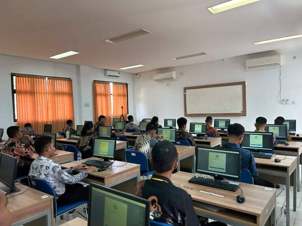 Ilustrasi berita JAYAPURA: 1.000 Calon Bintara Polri Ikuti Tes CAT Psikologi di 9 Lokasi di Jayapura
