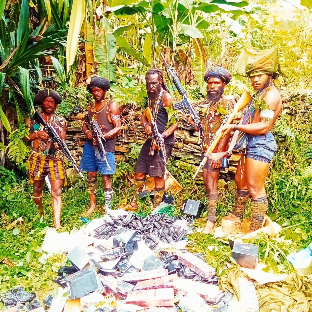 Ilustrasi berita Papua: Logistik Militer Indonesia "Salah Turun" ke Wilayah TPNPB di Distrik Pogoma, Puncak, Jenderal Goliat Tabuni: Bagian dari Operasi Militer