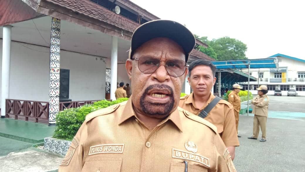Ilustrasi berita JAYAPURA: Sindir ASN Soal Disiplin Waktu dan Larang Diskriminasi Suku, Bupati Wonda : Ada Pegawai Mabuk di Sudut-sudut Kantor