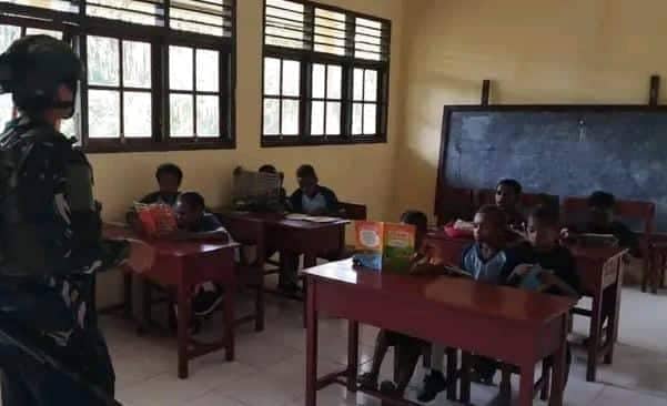 Ilustrasi berita JAYAPURA: Dandim Mappi Klarifikasi Video Viral TNI Masuk Ruangan Kelas SD Saat Ujian, Begini Kejadian Sebenarnya