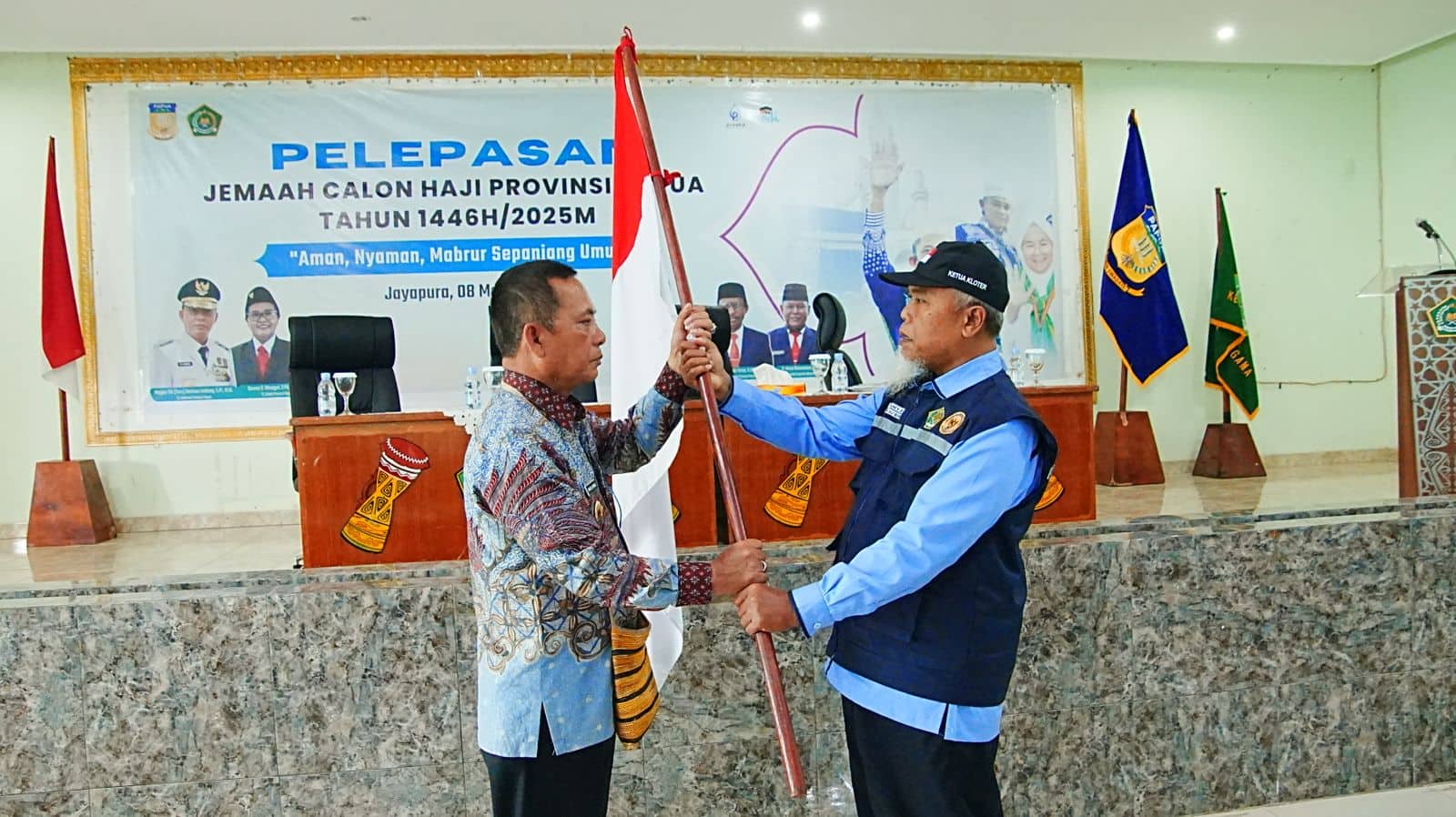 Ilustrasi berita JAYAPURA: Lepas 1.076 Jemaah Haji ke Tanah Suci, Pj. Gubernur Papua: Taati Aturan, Jaga Keselamatan