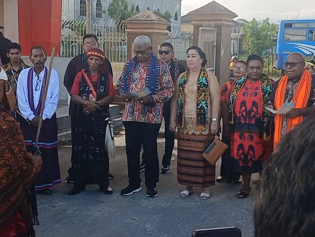 Ilustrasi berita BERITA UTAMA: Dihadapan Ribuan Warga NTT, Bupati Mimika Tepis Isu Perpecahan : Mereka Kompak Dukung Pemerintah, Sangat Luar Biasa