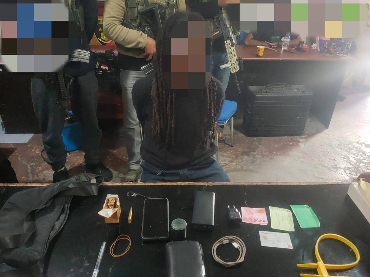 Ilustrasi berita Papua: Satgas Ops Damai Cartenz Tangkap Oknum Anggota Polri Penjual Amunisi ke KKB di Papua Pegunungan