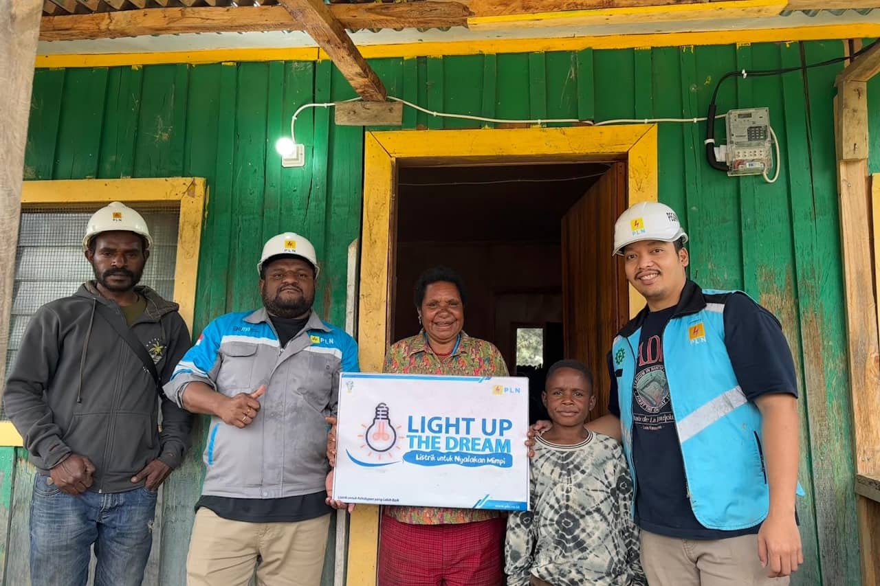 Ilustrasi berita Papua: PLN Salurkan Bantuan Light Up The Dream di Lanny Jaya