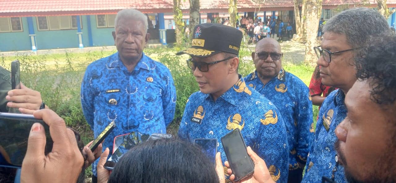 Ilustrasi berita Mimika: Kunjungi Sentra Pendidikan Bersama Bupati dan Wabup, Kepala BKN Pusat Apresiasi Sistem Pendidikan Berpola Asrama di Mimika