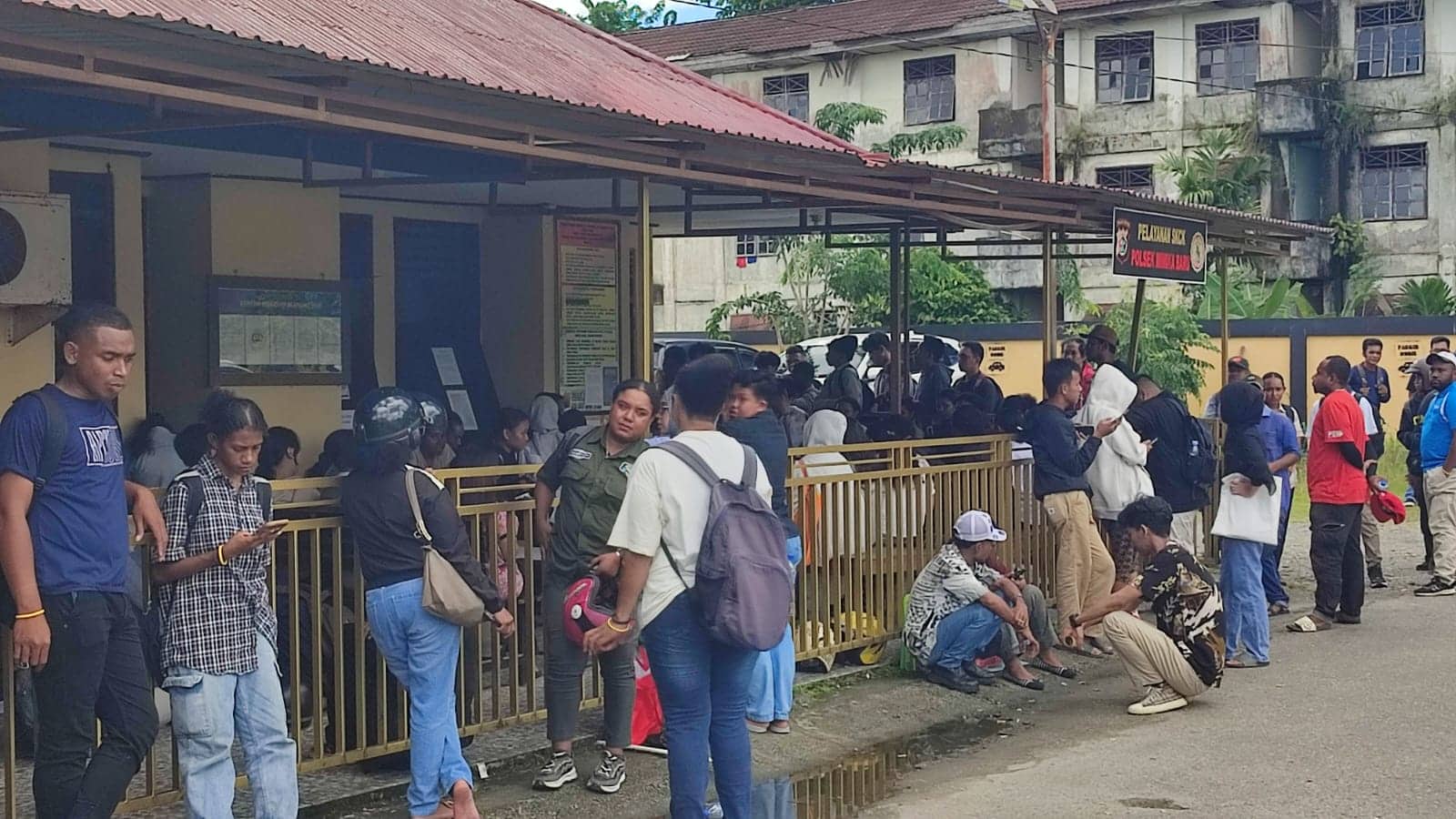 Ilustrasi berita Mimika: Jadi Syarat Lamaran Kerja, Ratusan Pencaker Datangi Polsek Mimika Baru Urus SKCK