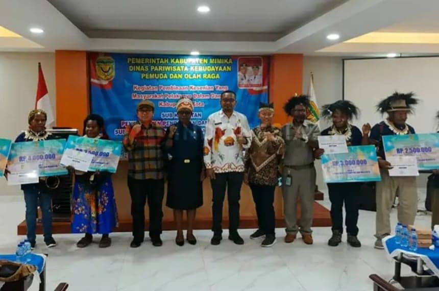 Ilustrasi berita Mimika: Sanggar Amungkal Sabet Juara Pertama Lomba Kerajinan Tangan Suku Amungme 2025