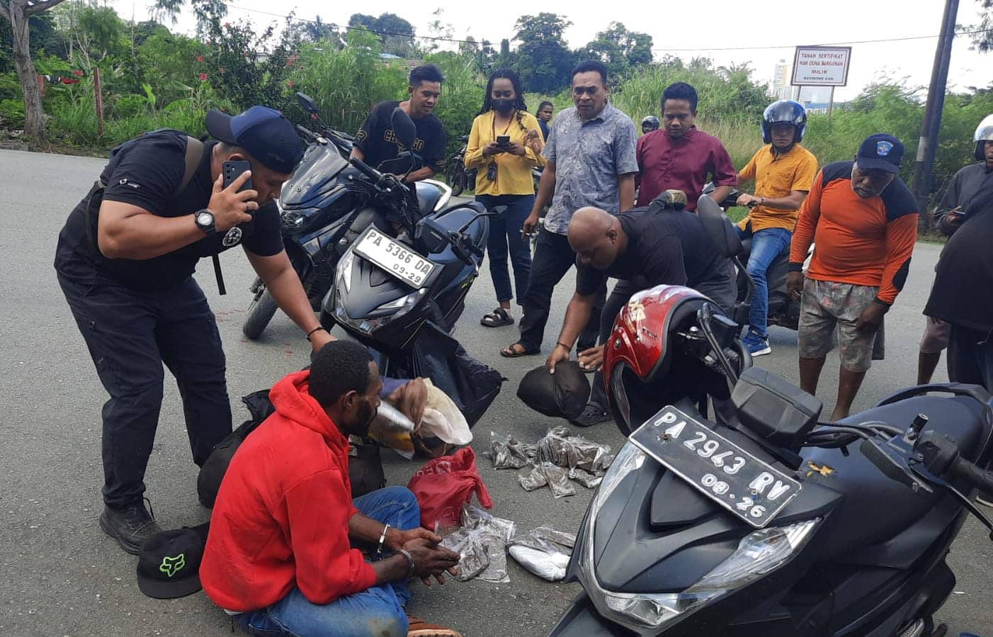 Ilustrasi berita JAYAPURA: Pengedar yang Disergap di Jalan Kantor Walikota Jayapura Ternyata Warga PNG, Polisi Sita 7,4 Kilogram Ganja